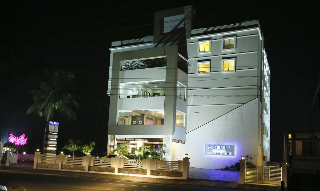 Hotel Moonlit Regency Thodupuzha Екстериор снимка