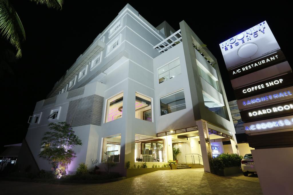 Hotel Moonlit Regency Thodupuzha Екстериор снимка