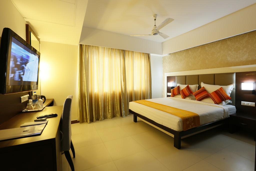 Hotel Moonlit Regency Thodupuzha Стая снимка
