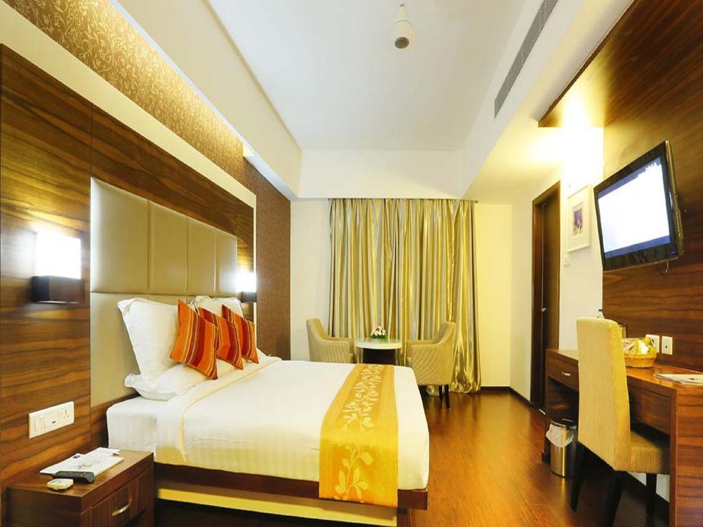 Hotel Moonlit Regency Thodupuzha Екстериор снимка